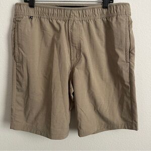 Men’s pull on elastic waist travel shorts Size XL. Khaki